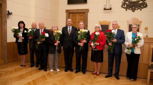 Saņem pirmās zelta Izdienas nozīmes