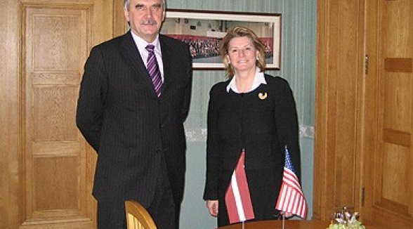 US Ambassador and Chief Justice of the Supreme Court discuss organization of conference