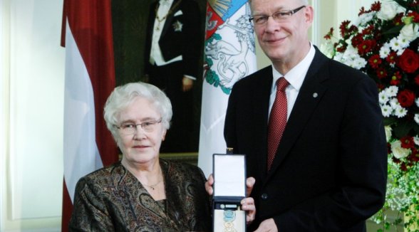 Bijušajai senatorei Guntai Višņakovai piešķirts Triju Zvaigžņu ordenis