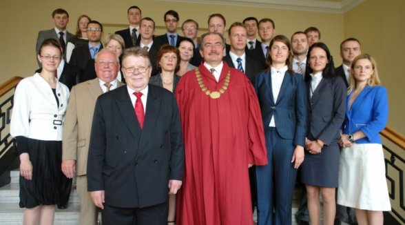 Augstākās tiesas priekšsēdētājs pieņem advokātu un tiesu izpildītāju zvērestu