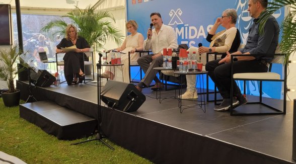 Judges and political scientists are duelling for judicial independence