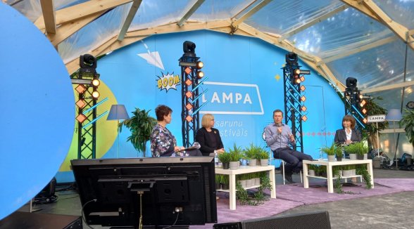 LAMPAS diskusijā senatore aicina runāt par kritiski zemo cieņas kultūru