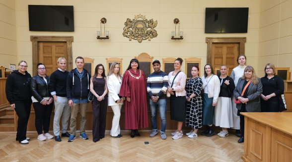 Senator Zane Pētersone shares her experience in mediation with students of Turība University's Summer School