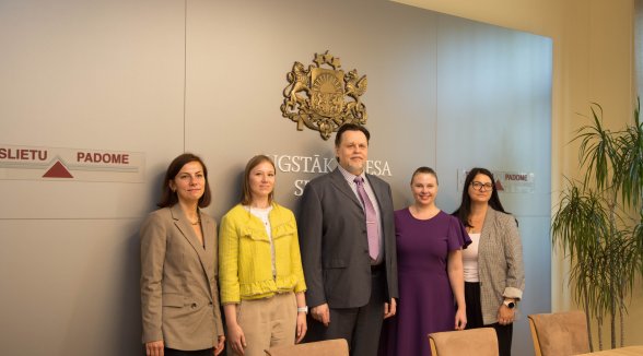 Augstākās tiesas priekšsēdētājs jaunajiem tiesnešiem novēl būt patiesiem un atrast savu darba stilu