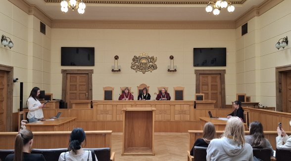 Latvijas Universitātes studenti divas dienas piedalās tiesas procesa izspēlēs Augstākajā tiesā