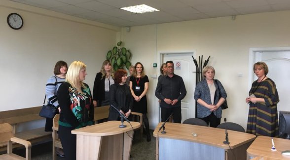 Augstākās tiesas darbinieki iepazīstas ar kolēģu darbu Jelgavā