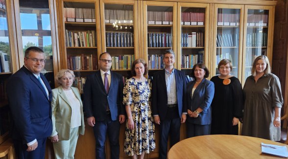 Ar Amsterdamas Universitātes pasniedzēju Konstantinesku diskutē par mākslīgā intelekta iespējām