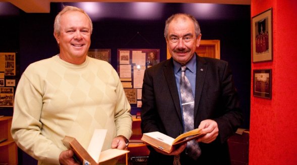 Augstākās tiesas muzeju apmeklē Vladimira Bukovska mazmazdēls