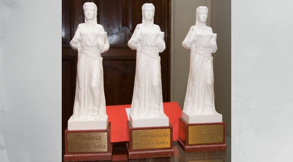Senators Anita Poļakova and Dzintra Balta and the Working Group of “Administrative Justice 100” receive Themis Awards