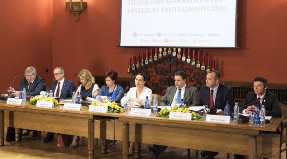 Tiesneši piedaļās diskusijās par tiesisku uzņēmējdarbības vidi