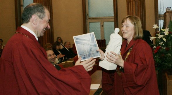 Augstākā tiesa saņem Latvijas Universitātes Juridiskās fakultātes Papiniāna balvu