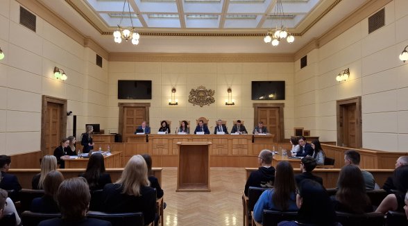Ar finālu Senāta zālē studenti noslēdz tiesas procesa izspēli civiltiesībās