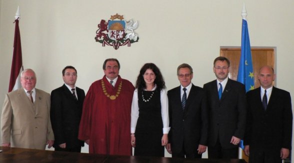 Augstākās tiesas priekšsēdētājs pieņem advokātu zvērestu