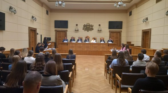 Ar finālu Senāta zālē studenti noslēdz tiesas procesa izspēli civiltiesībās