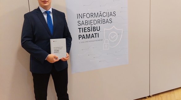 Rihards Gulbis raksta par autortiesībām un to aizsardzību digitālajā vidē