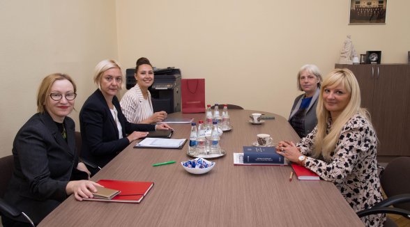 Tiekas Augstākās tiesas un Satversmes tiesas administrāciju vadītājas