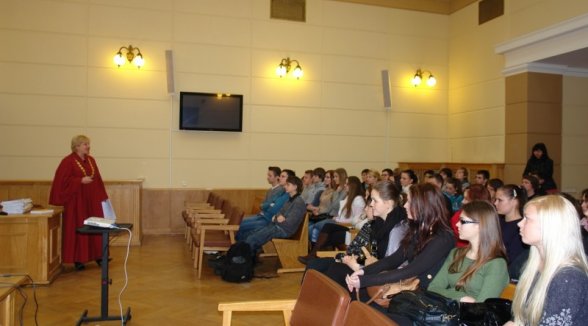 Augstākās tiesas ''ēnas