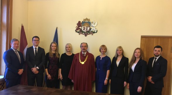 Septiņi advokāti dod zvērestu Augstākās tiesas priekšsēdētājam