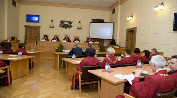 ESSENTIALS OF THE WORK OF THE SUPREME COURT IN 2016: THE REFORM AND DECREASE IN ACCUMULATION OF CASES IN THE DEPARTMENT OF CIVIL CASES