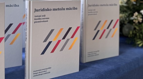 Iznākusi rokasgrāmata juridisko metožu mācībā – astoņi soļi tiesību piemērošanā