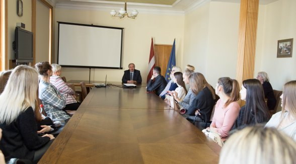 Komunikācijas studenti iejūtas tiesnešu lomā 