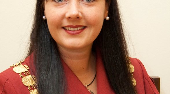 Saeima Augstākās tiesas tiesneses amatā apstiprina Zani Pētersoni