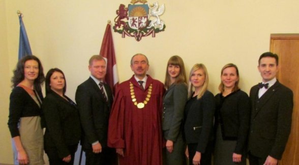 THE CHIEF JUSTICE OF THE SUPREME COURT ACCEPTS AN OATH OF SIX ADVOCATES