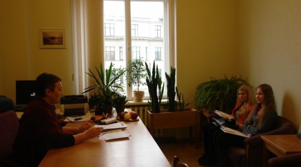 17 SHADOWS PARTICIPATED IN WORK OF THE SUPREME COURT JUDGES AND EMPLOYEES ON SHADOW DAY