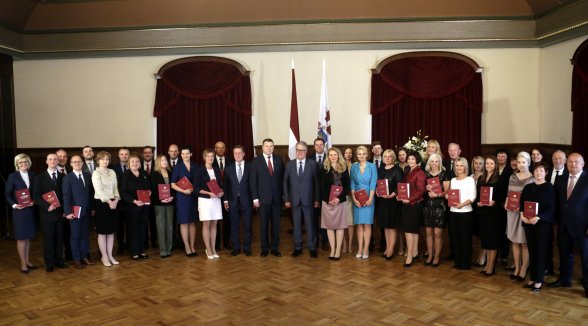 Augstākās tiesas tiesneses piedalās Satversmes komentāru sagatavošanā