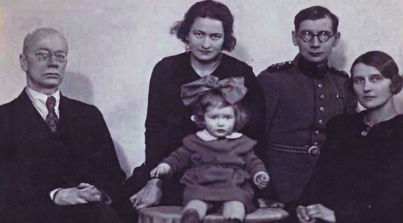 Family tree of the senator and first chief prosecutor Voldemars Zamuels has been presented to the Supreme Court