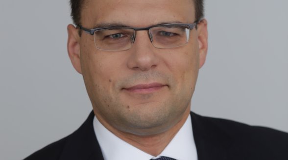 Saeima Augstākās tiesas tiesneša amatā apstiprina tiesību zinātņu doktoru Kasparu Balodi