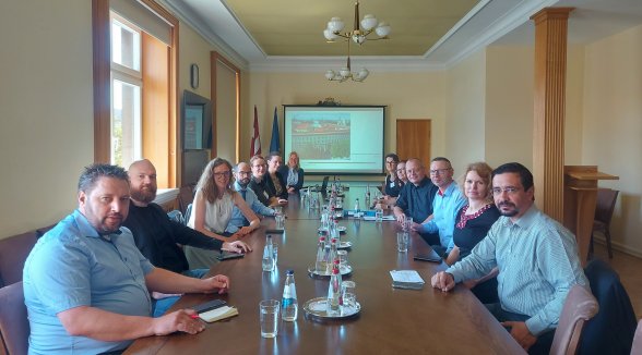 Augstāko tiesu pieredzes apmaiņas vizītē apmeklē starptautiska tiesnešu un prokuroru delegācija