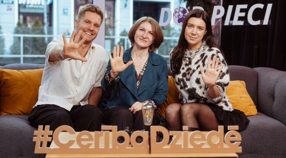 Labdarības maratona “Dod pieci” studijā saruna ar senatori Rudīti Vīdušu