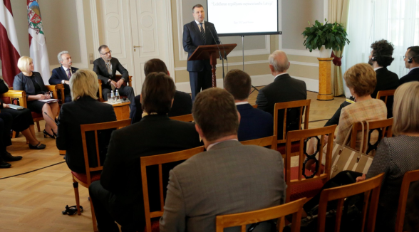 Departamenta priekšsēdētāja norāda uz slēptā lobisma radītajiem šķēršļiem tiesību normu piemērošanā