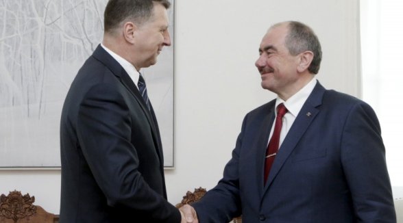 Valsts prezidents un Augstākās tiesas priekšsēdētājs norāda uz Augstākās tiesas lomu tiesiskas vides nodrošināšanā