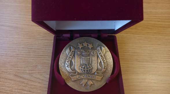 The Grand Medal of the Latvian Academy of Sciences awarded to Kalvis Torgāns will be kept in the Supreme Court Museum
