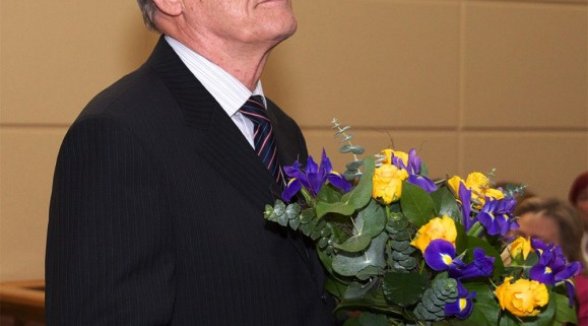Senatoru Namatēvu apbalvo ar Tieslietu ministrijas „zelta” spalvu
