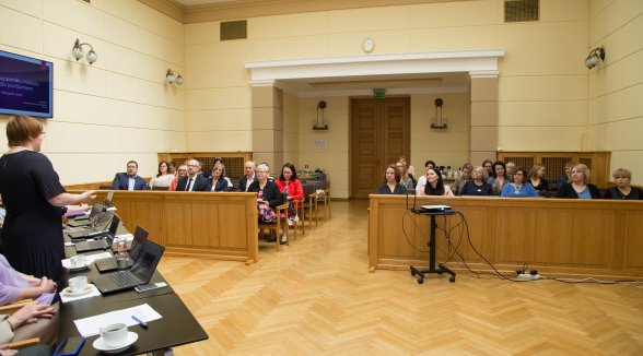 Administratīvie tiesneši un senatori kopīgi apspriež aktuālos tiesu prakses jautājumus