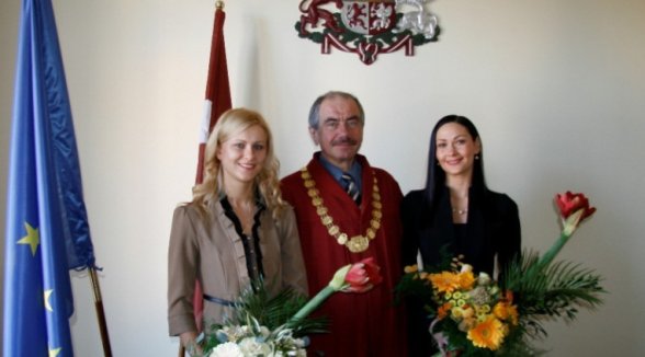 THE CHIEF JUSTICE OF THE SUPREME COURT ACCEPTS AN OATH OF TWO BAILIFFS