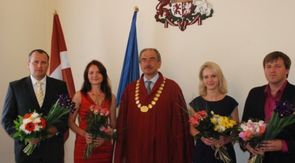 THE CHIEF JUSTICE OF THE SUPREME COURT ACCEPTS A VOW OF BAILIFFS