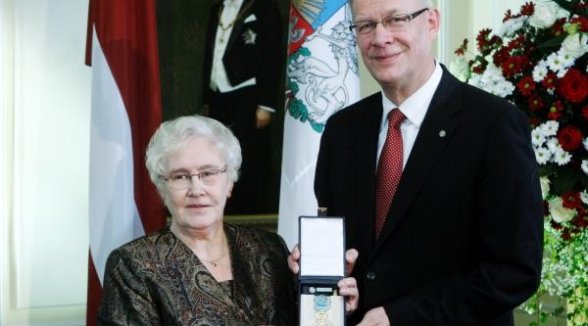 The ex-senator Gunta Visnakova is awarded with the Order of Three Stars