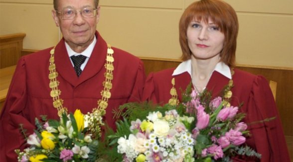 Torgāns strādās Senāta Civillietu departamentā, Vīduša – Administratīvo lietu departamentā