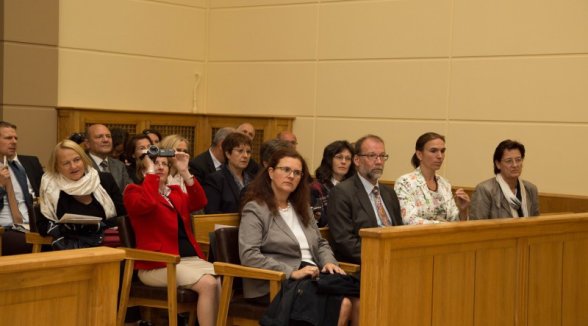 AUSTRIAN JUSTICES AND PROSECUTORS VISIT SUPREME COURT
