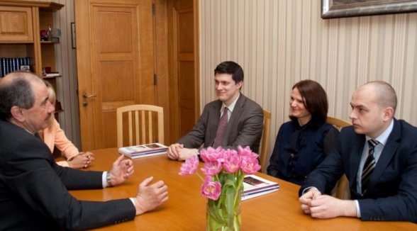 SCIENTIFIC ADVISERS COMMENCED WORK IN THE SUPREME COURT