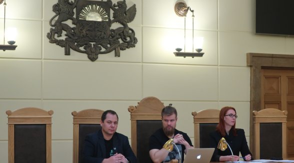 Augstākajā tiesā viesojas un spriež tiesu Vidzemes Augstskolas studenti