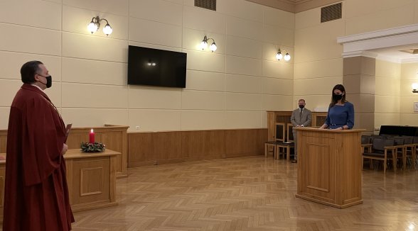 Augstākās tiesas priekšsēdētājs pieņem divpadsmit advokātu zvērestu