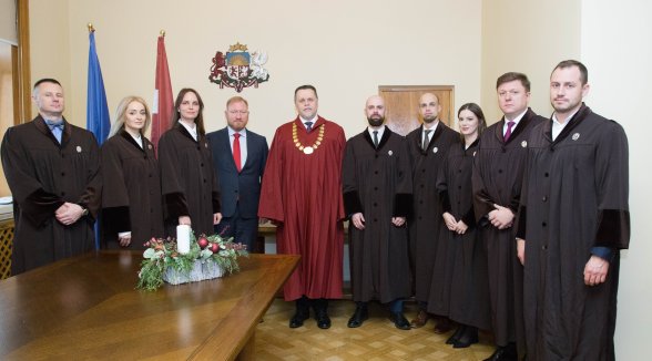 Augstākās tiesas priekšsēdētājs jaunajiem advokātiem atgādina: jākalpo likumam un tiesiskumam