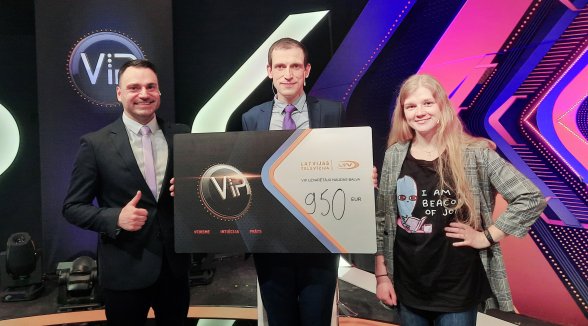 Administratīvās justīcijas erudītu balvu ziedos studentiem un juridiskajai palīdzībai