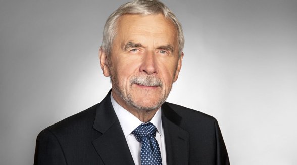 Bijušajam Augstākās tiesas priekšsēdētājam Andrim Guļānam piešķir Goda tiesneša nosaukumu