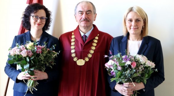 CHIEF JUSTICE OF THE SUPREME COURT ACCEPTS AN OATH OF TWO NOTARIES